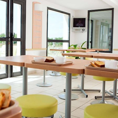 Ibis Budget Niort - La Creche Bagian luar foto