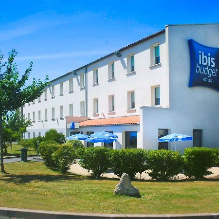 Ibis Budget Niort - La Creche Bagian luar foto