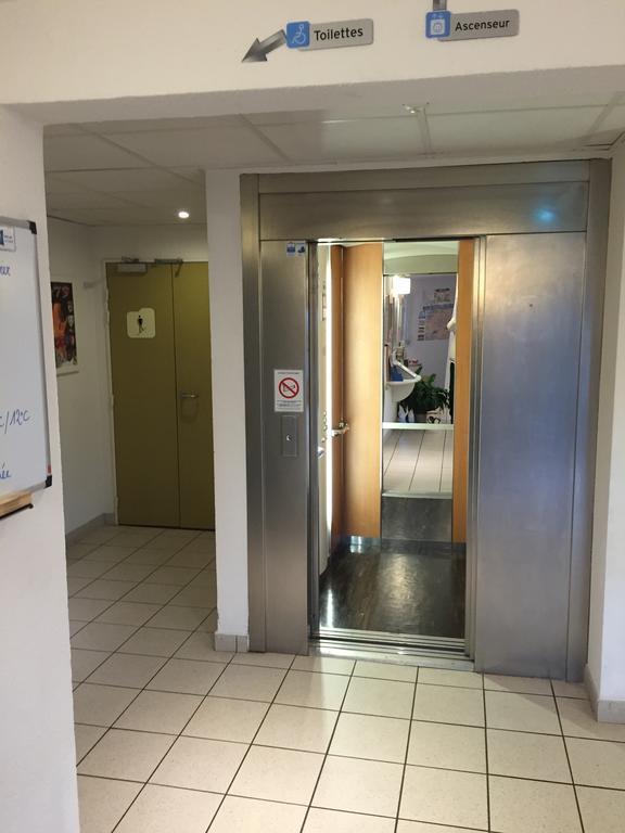 Ibis Budget Niort - La Creche Bagian luar foto