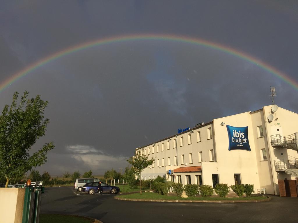 Ibis Budget Niort - La Creche Bagian luar foto