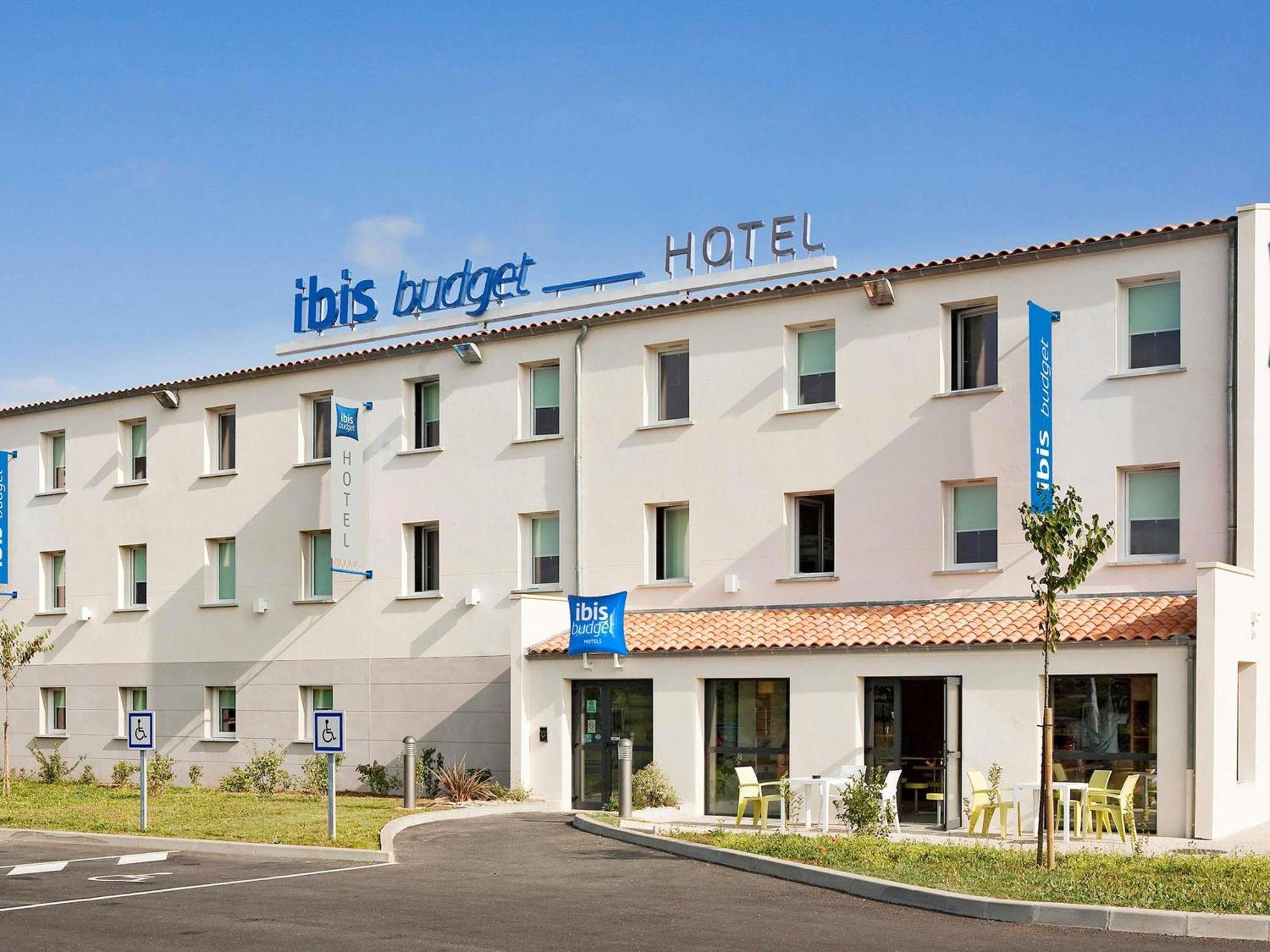 Ibis Budget Niort - La Creche Bagian luar foto