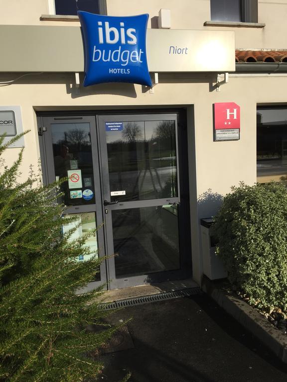 Ibis Budget Niort - La Creche Bagian luar foto