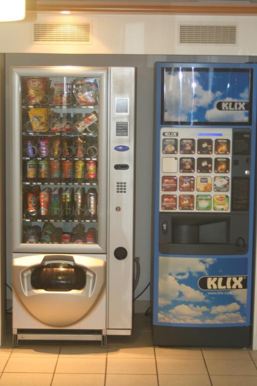 Ibis Budget Niort - La Creche Bagian luar foto