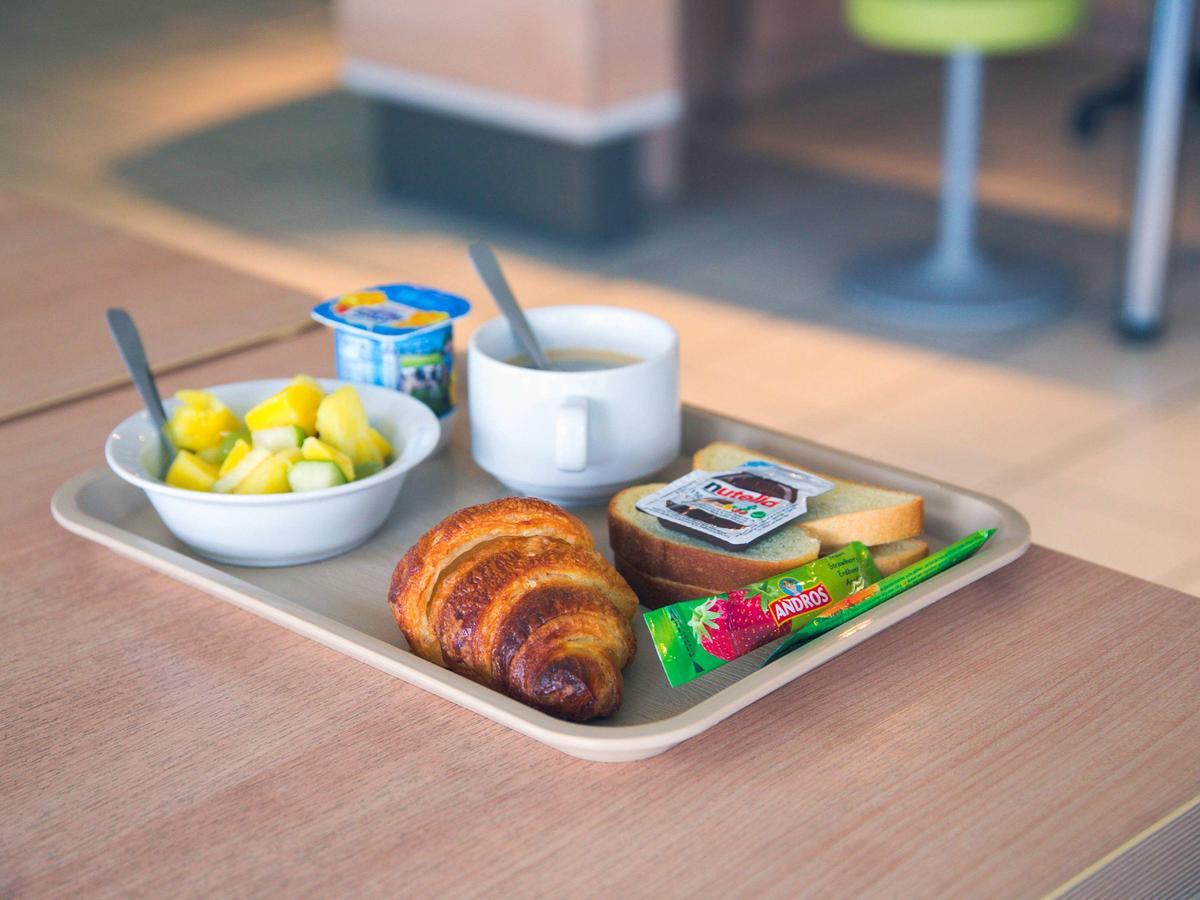 Ibis Budget Niort - La Creche Bagian luar foto