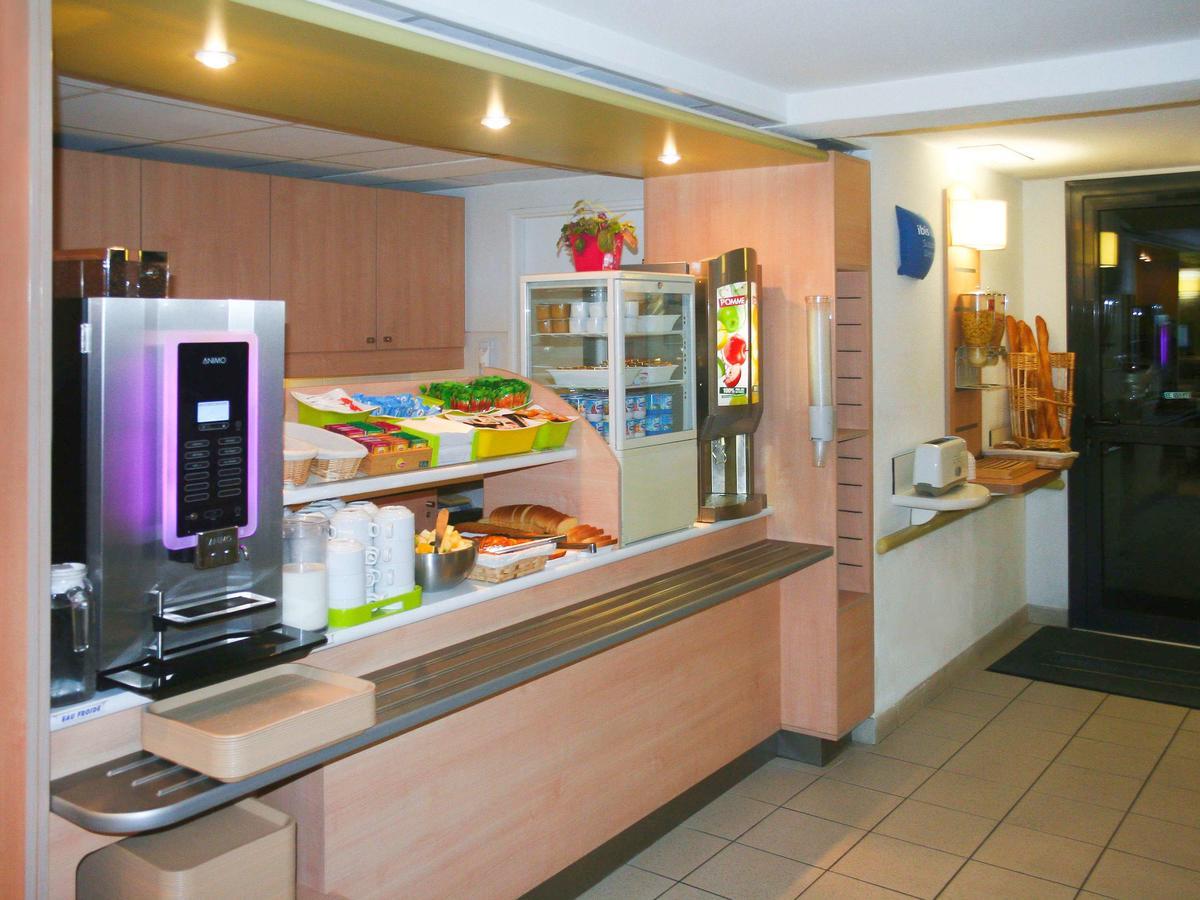 Ibis Budget Niort - La Creche Bagian luar foto