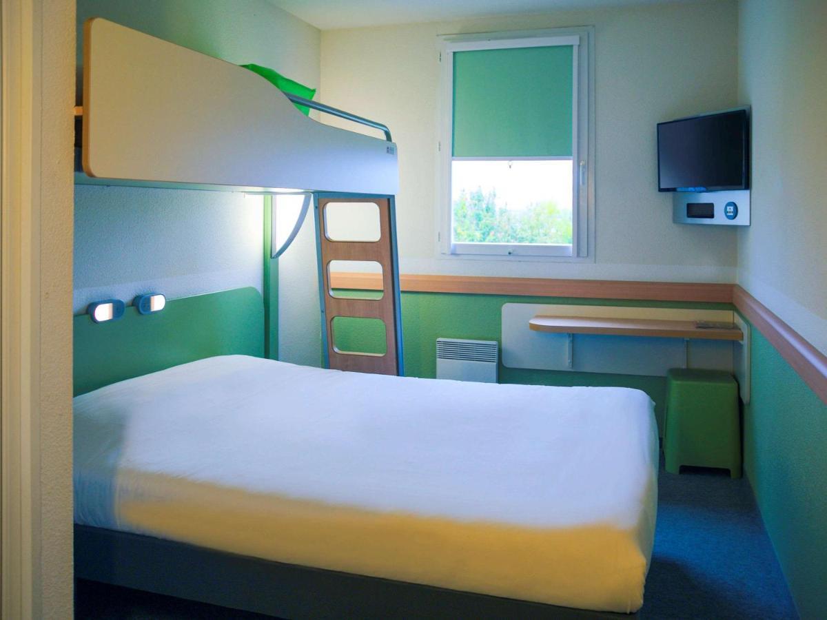Ibis Budget Niort - La Creche Bagian luar foto