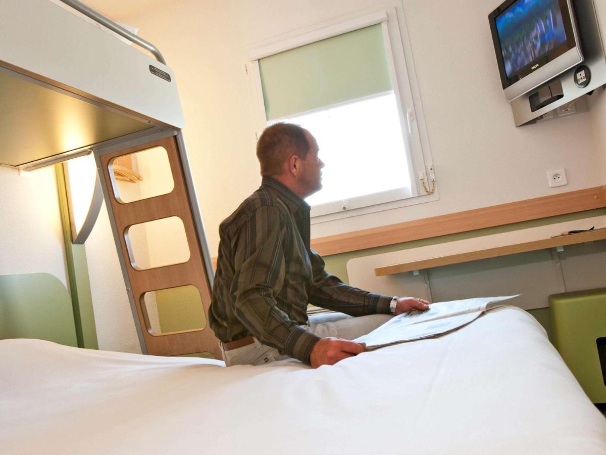 Ibis Budget Niort - La Creche Bagian luar foto