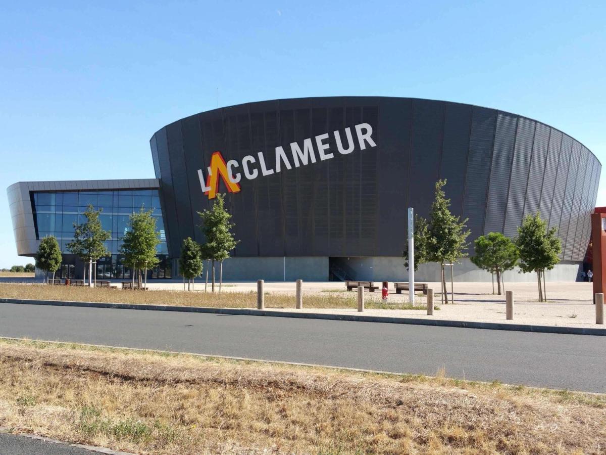 Ibis Budget Niort - La Creche Bagian luar foto