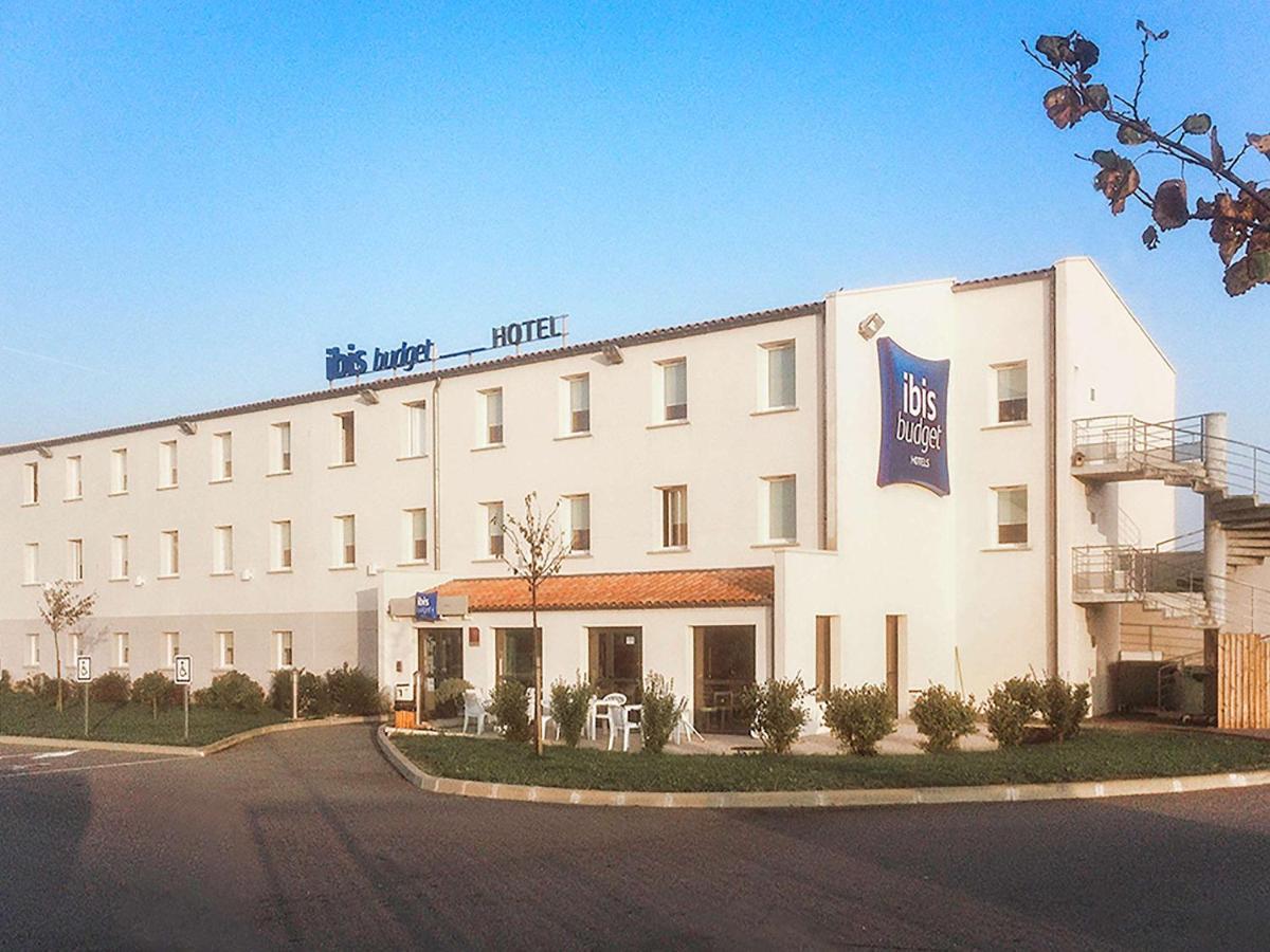 Ibis Budget Niort - La Creche Bagian luar foto