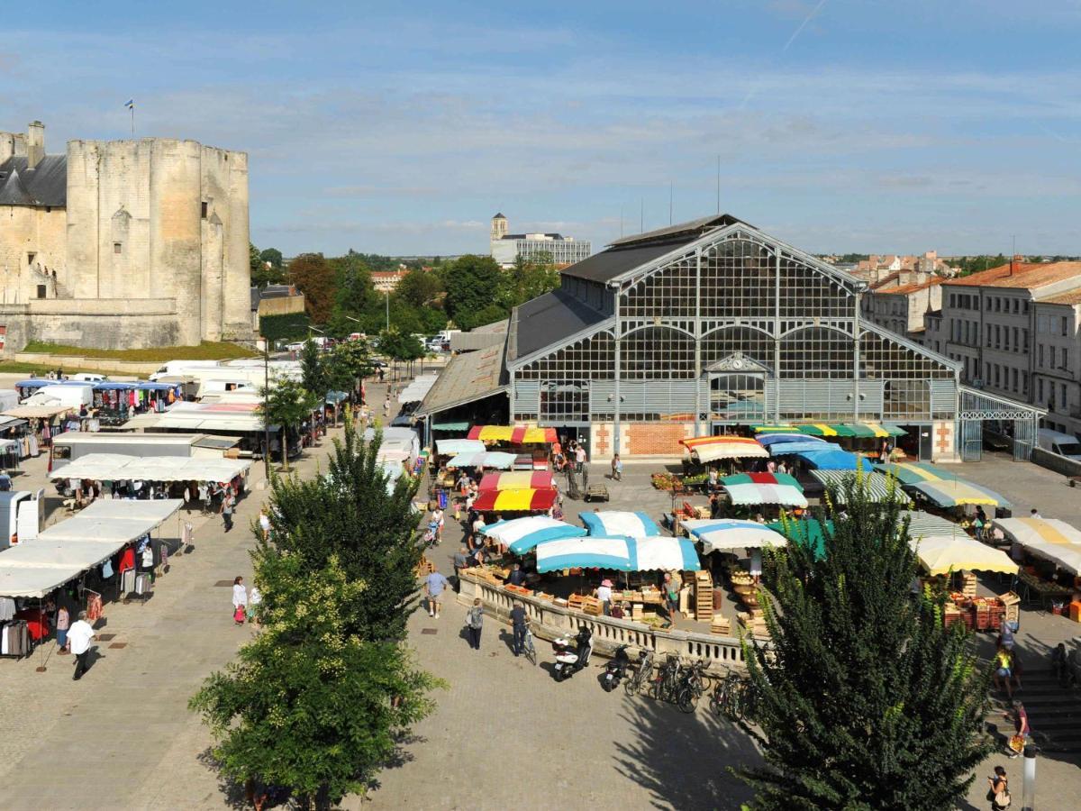 Ibis Budget Niort - La Creche Bagian luar foto
